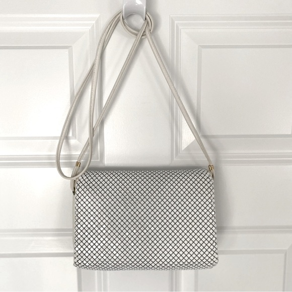 1980’s Whiting and Davis International White Mesh Crossbody Purse! Snap Closure. - Picture 4 of 11